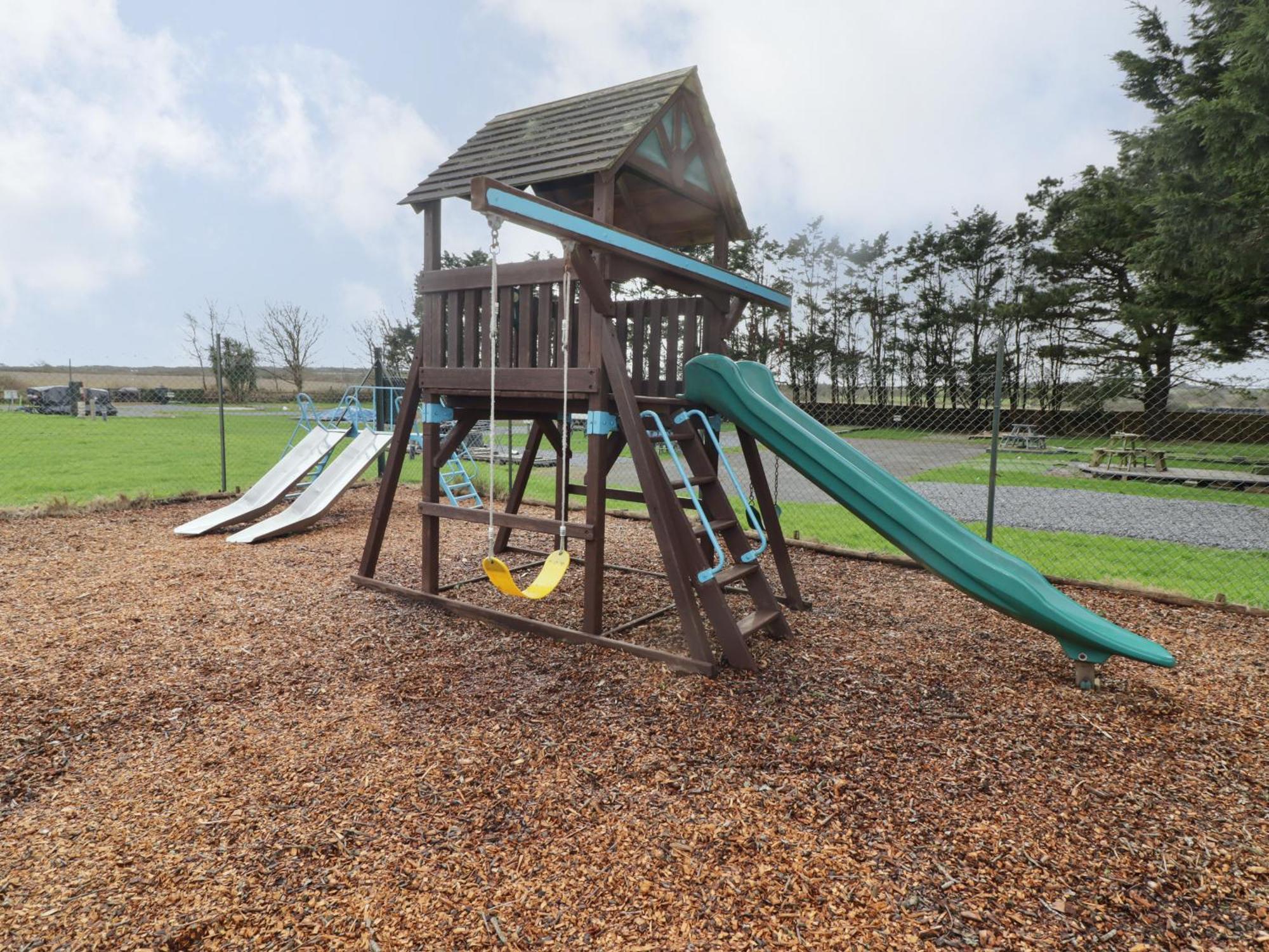 13 Gower Holiday Village Swansea Exterior foto
